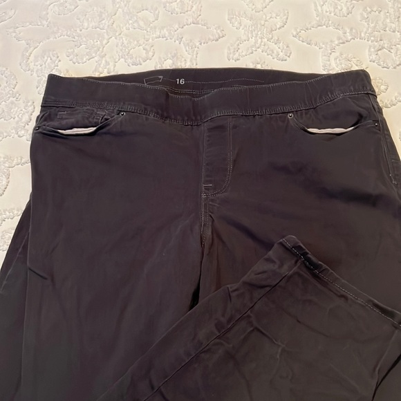 Levi's Denim - Charcoal color Levi pull on jeans